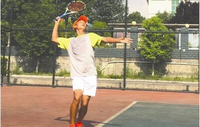 抖音教手语走红 小伙听力受损自学手语成为职业运动员