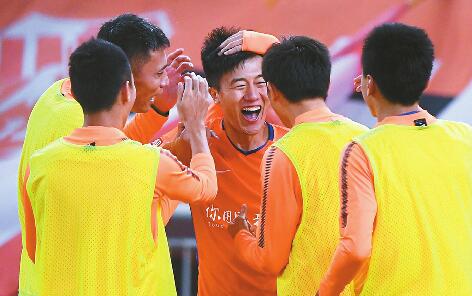 上半场揪心 下半场舒心!鲁能大胜是这样炼成的