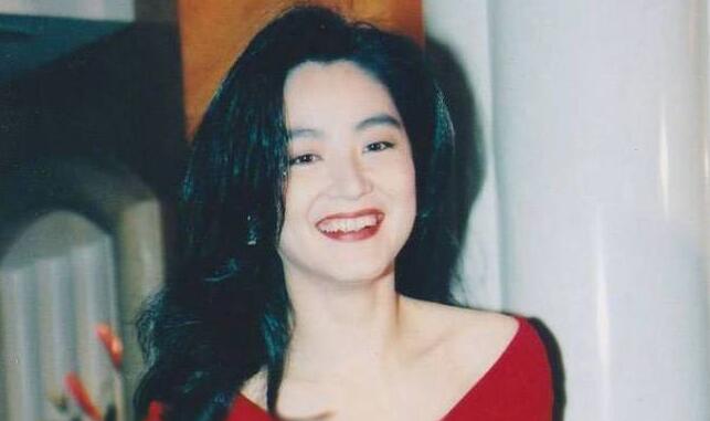 传闻是真是假？林青霞被曝离婚与3个女儿关系具体怎么样？