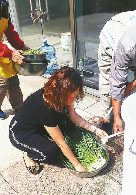 东部停水第二天影响不小 桶装水买卖倍增 洗车行生意暂停
