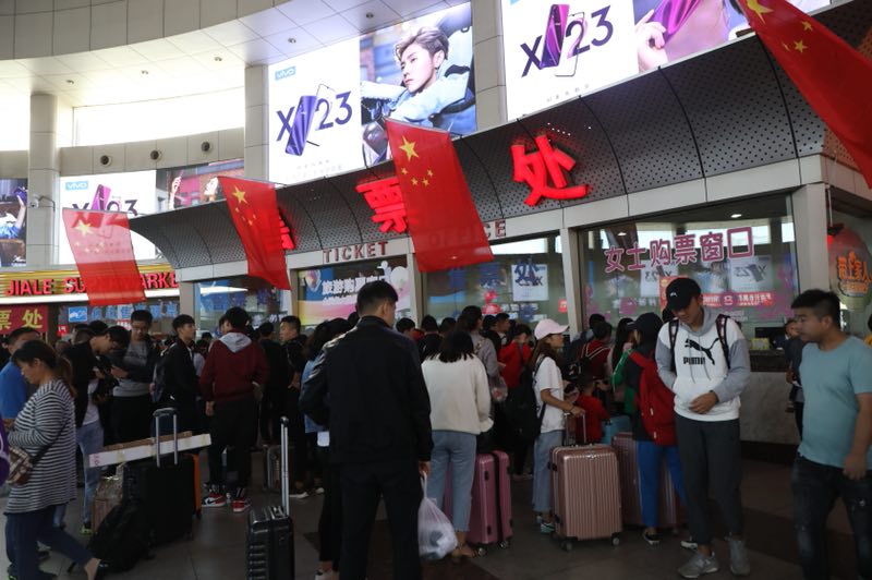 国庆长假首日,快来看看济南主要汽车站有多“忙”