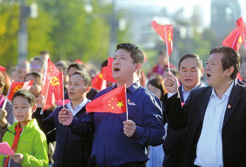 满城“中国红” 国庆气氛浓