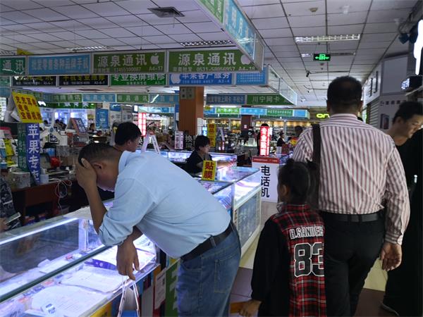 小长假“济南购物节”人气爆棚：看秀游戏购物 奖品拿到手软