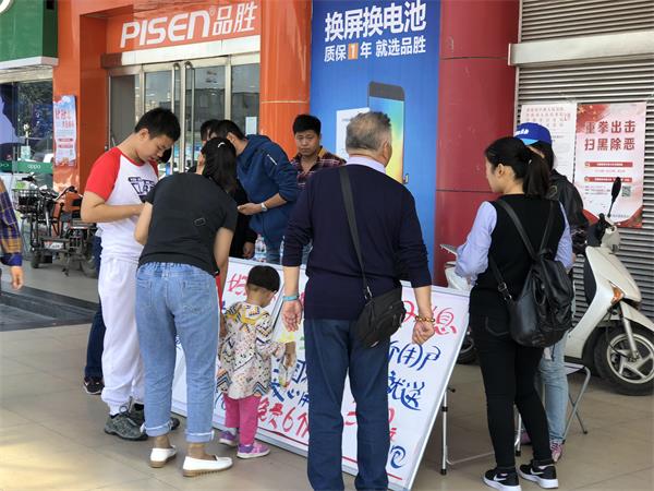 小长假“济南购物节”人气爆棚：看秀游戏购物 奖品拿到手软