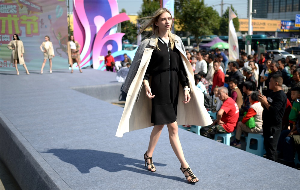 都市圈购物节 洋模专场秀冬装