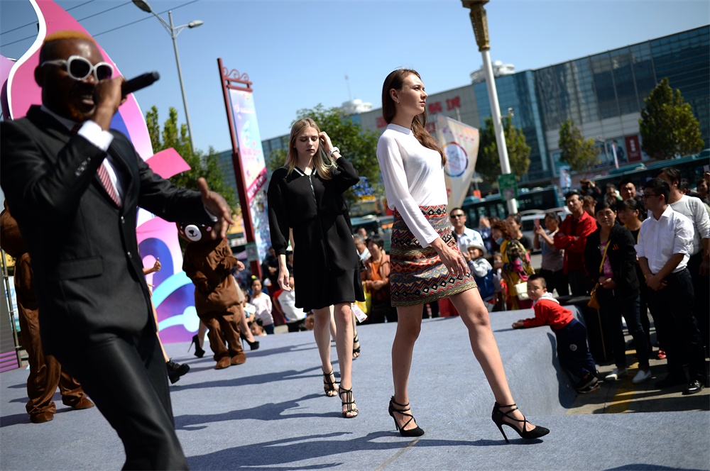 都市圈购物节 洋模专场秀冬装