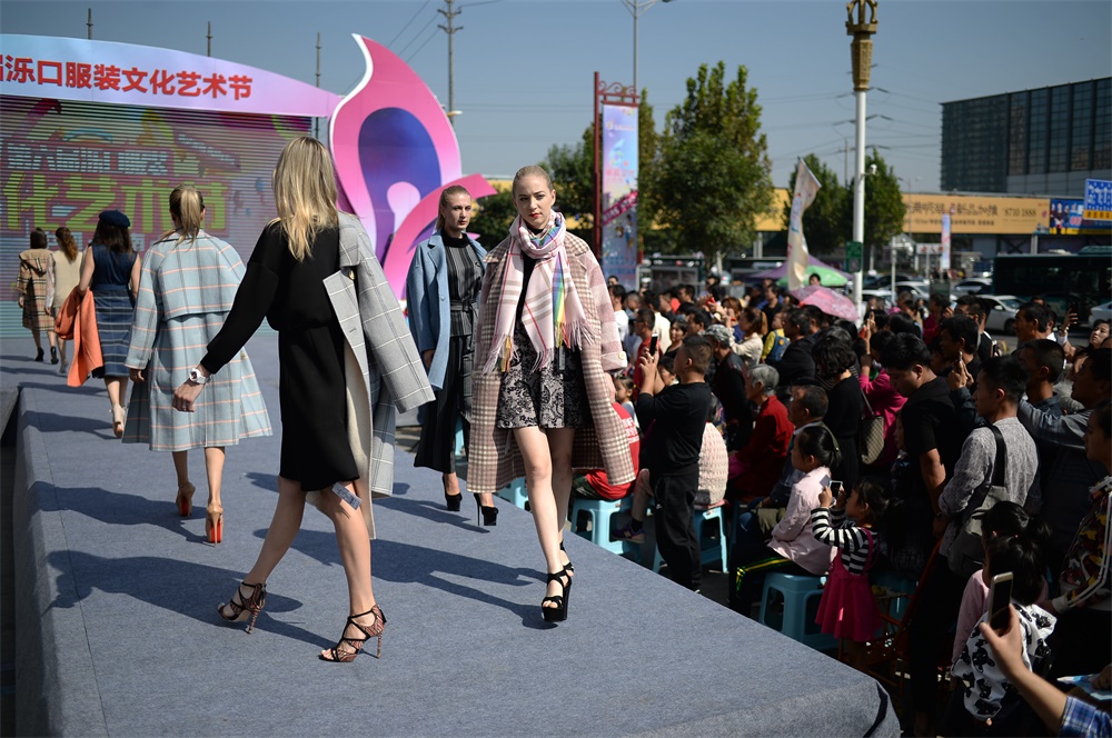 都市圈购物节 洋模专场秀冬装