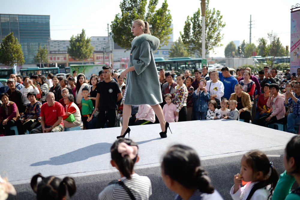 都市圈购物节 洋模专场秀冬装