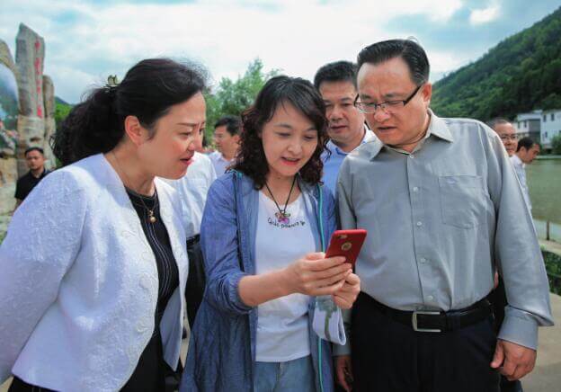 《济南日报》创刊70年--亲切关怀篇