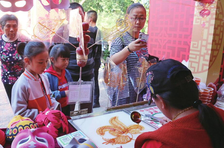 国庆长假第一天 2.9万人登山赏秋度假日