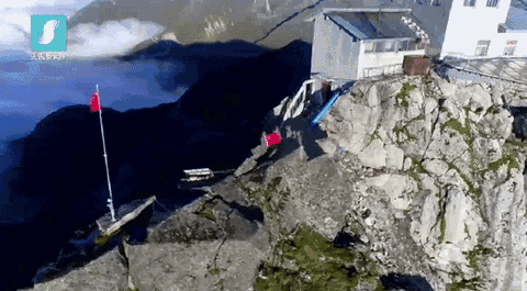 云中哨所!他们在海拔4655米的“世界屋脊”让国旗高高飘扬