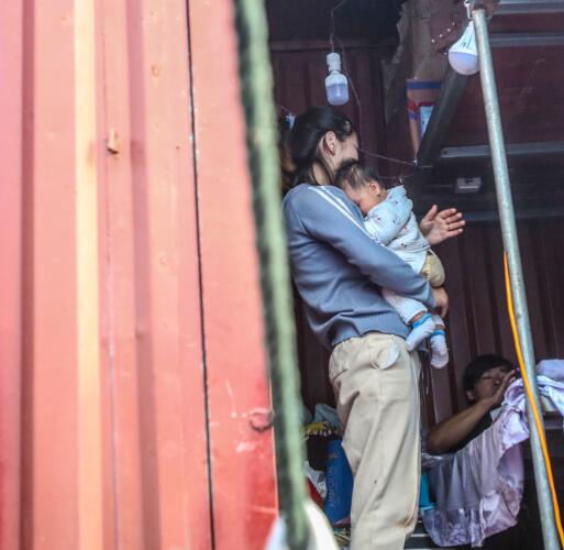 流动杂技团里的“江湖儿女”