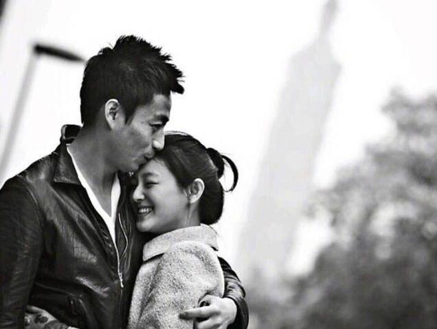 甜蜜暴击!汪小菲晒照为大s庆生 两人亲密拥吻