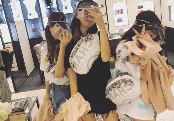 豪掷千金！李嫣闺蜜团逛街 王菲宠女两个小时花费10万元