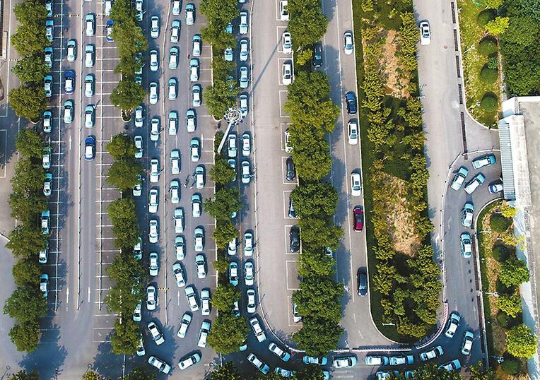 火爆堪比春运！国庆假期铁老大刷新多项峰值