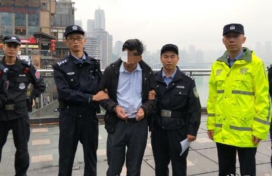 涉嫌合同诈骗逃犯游重庆网红景点洪崖洞被查：太火了 我来逛逛