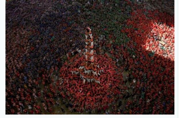 看哭了!6000人玩叠罗汉 堪称大型恐怖现场密集