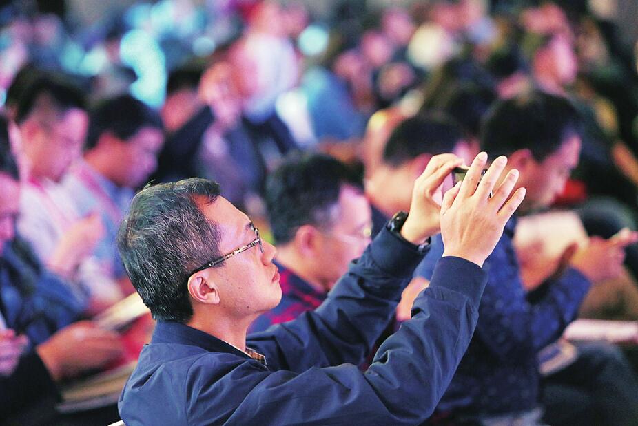 最强大脑 泉城论新 首届中国新媒体发展年会在济南举行