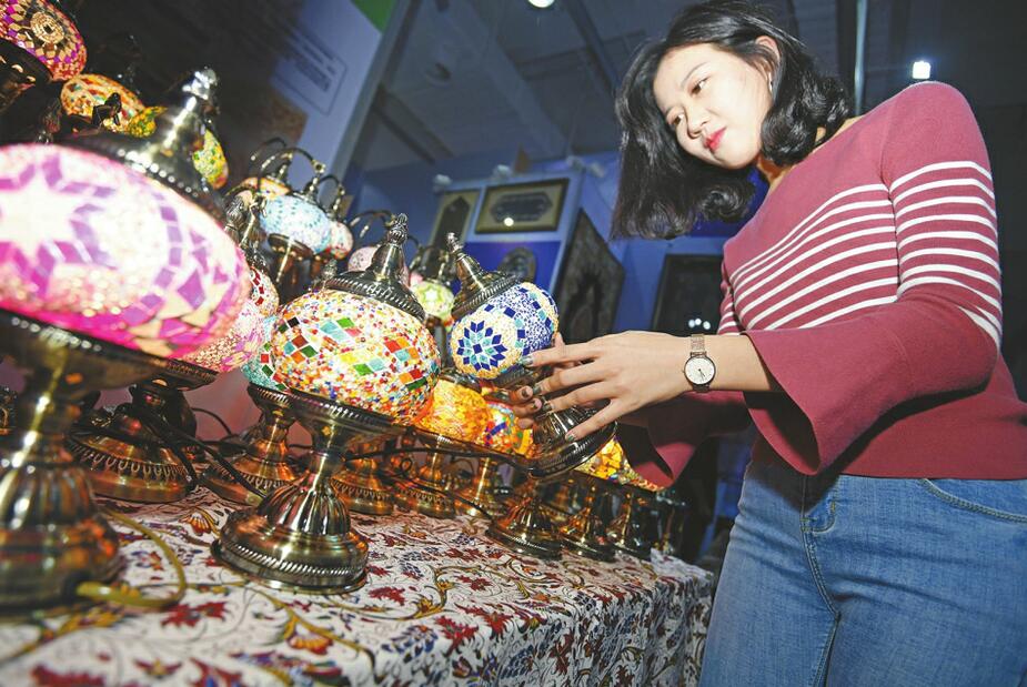 文博会：德国钟表、非洲木雕、伊朗手工艺品……异域风情演绎国际范儿