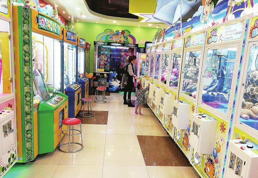 继娃娃机、迷你KTV、按摩椅后，口红机和福袋机又走红——网红机掘金碎片化商机