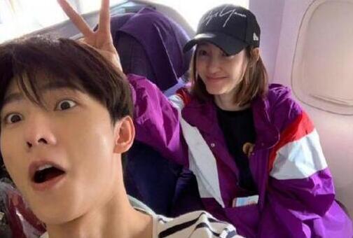 杨洋王丽坤偶遇搞怪合影 飞机上也能相遇缘分不简单