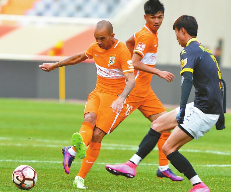 鲁能今日过招中甲球队 通过热身赛演练阵容 多名球员将缺席