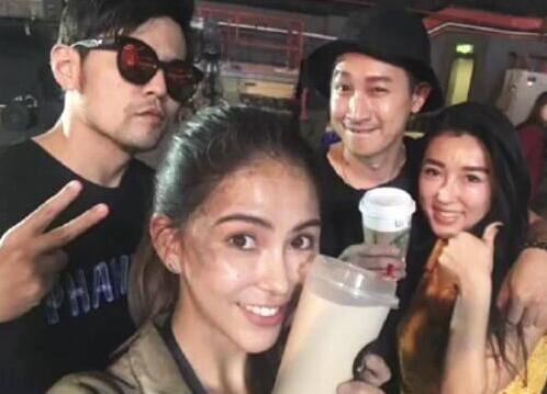 你要的宠妻狂魔已上线!周杰伦昆凌逛街 娇妻拍戏受伤天王打飞的探望