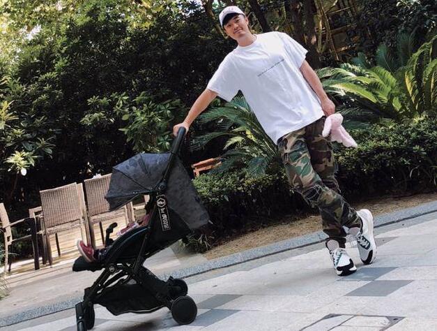 安姐越来越讲究了?陈赫嫌弃女儿重 网友diss:白胖白胖的才像你 