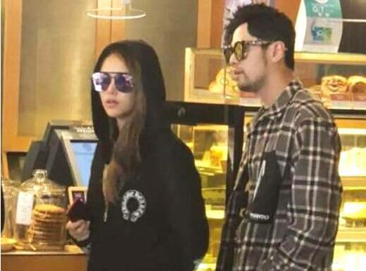 甜到齁!周杰伦昆凌逛街 