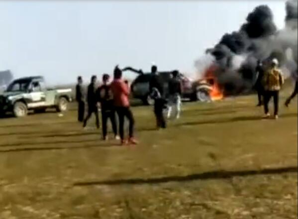 【贫穷限制了想象力】40万路虎被烧毁不心疼吗? 车主:烧就烧了吧