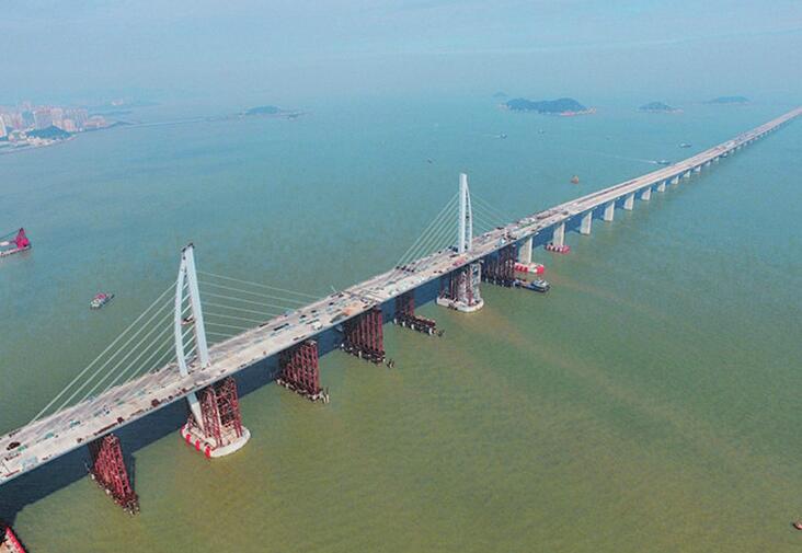大海深处敢“穿针” 解码桥梁界“珠峰”港珠澳大桥