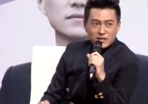 尴尬的一P!靳东抄错古诗是怎么回事?强行立