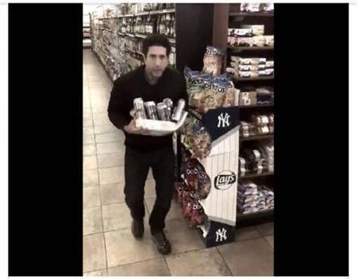 这也行?嫌犯像老友记Ross简直笑哭了 害的本尊发视频力证清白