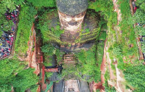 解码乐山大佛“体检”中的黑科技 激光仪“针灸”荧光碳“查癌”