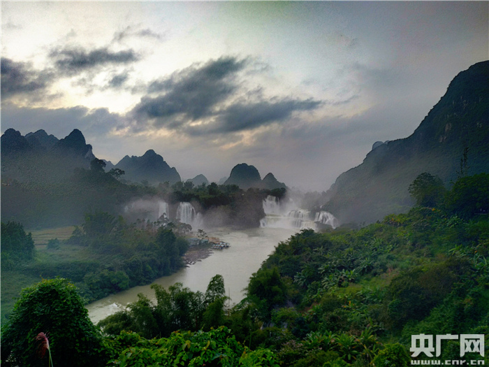 【新时代·幸福美丽新边疆】山水壮乡，美在边城：生态旅游成致富新基因