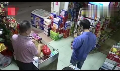 大写加粗的尴尬!男子抢劫被反杀 便利店上演