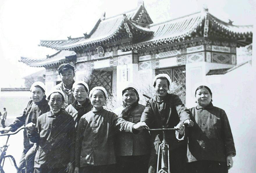 “济南环卫纪实摄影第一人”捐出百幅老照片