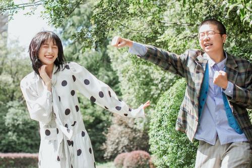 喜提官宣体!李诞与女友晒照 双双晒出婚纱照黑尾酱笑靥如花