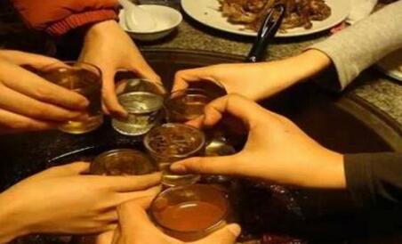 意外身亡!女职员饭局死亡 负责人透露因是私人饭局未作出处分