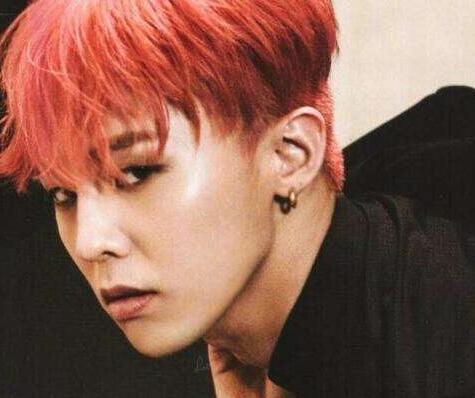 还是一样的帅！权志龙胖了 鸡涌欧巴一张小脸在大男人中十分抢眼