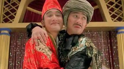 25年前后大对比！梁朝伟梁家辉同框 家辉搂梁朝伟头靠他肩一脸娇羞