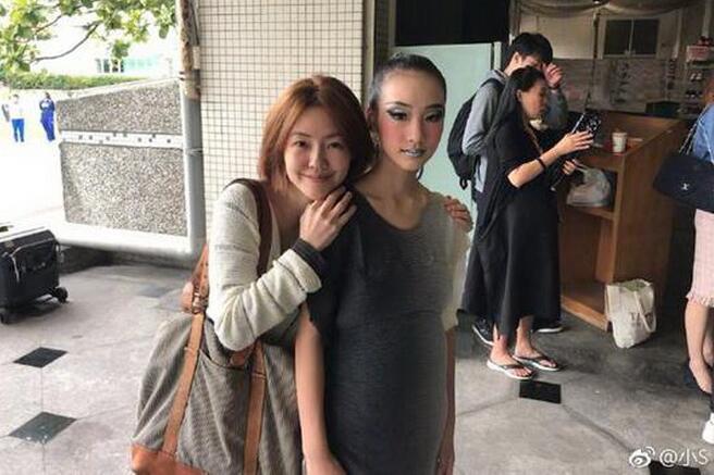 和你一样优秀!小S发文炫耀女儿 网友:这位妈妈也太美了吧 