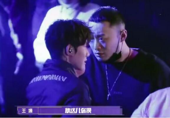 一张嘴就咯咯响!王源下颌骨脱位 明明是个活力四射