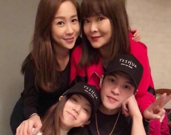 我当你的靠山!霸气邓紫棋告白男友 Mark站她身后拉裙摆甜死了!