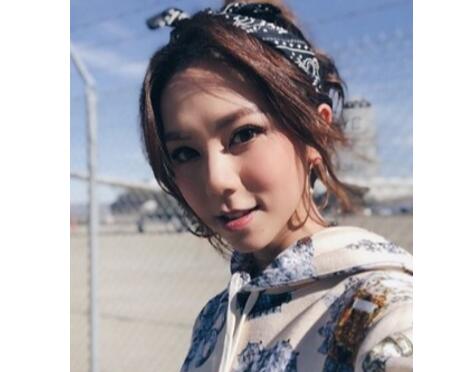 我当你的靠山！霸气邓紫棋告白男友 Mark站她身后拉裙摆甜死了！