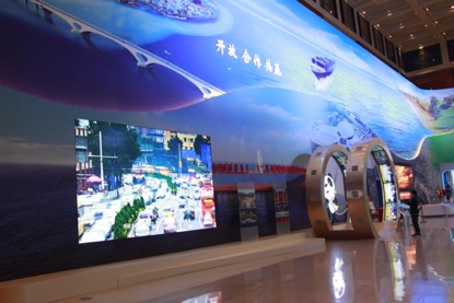 【伟大的变革——庆祝改革开放40周年大型展览之七】开放的中国与世界携手进步