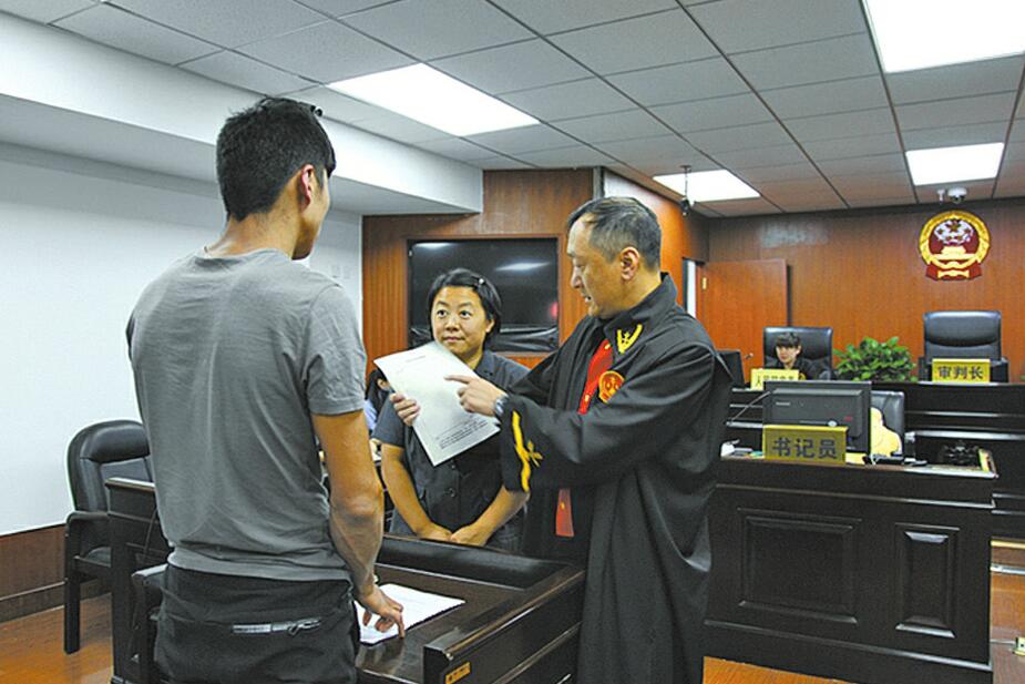 掀起扫黑除恶强大舆论攻势--槐荫区法院扫黑除