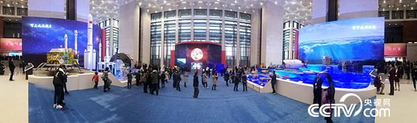 【伟大的变革——庆祝改革开放40周年大型展览之八】新时代清明上河图式的史诗般壮美画卷——勇攀技术高峰