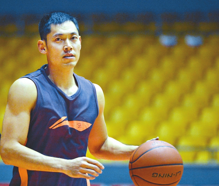 张庆鹏劈扣宝刀不老 山东男篮重新集结备战CBA