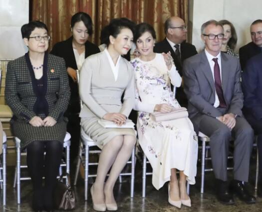 彭丽媛观看歌剧《图兰朵》选段